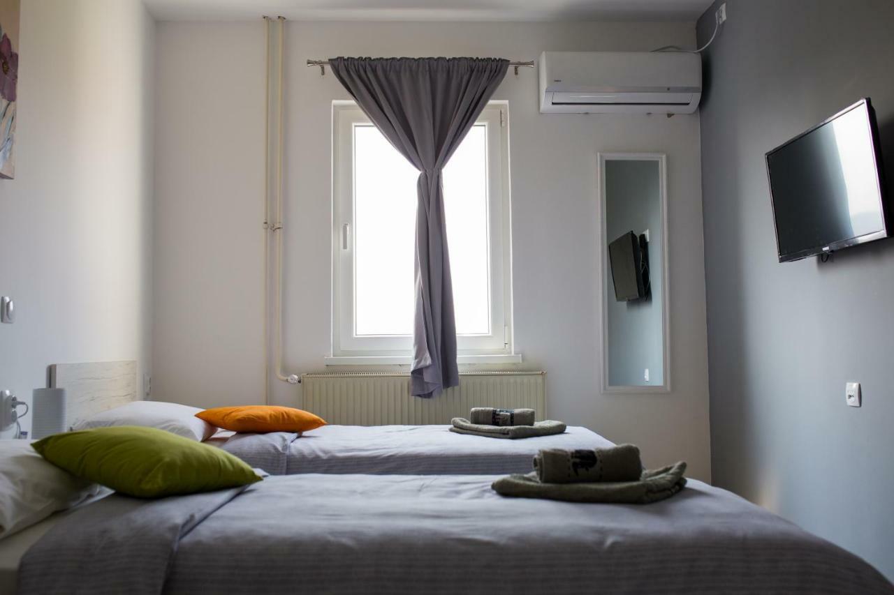 La Casa Hostel Ni Εξωτερικό φωτογραφία